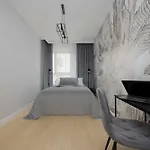 Apartment Elegant Ludwiki With Parking & Air Conditioning By Renters Warsaw