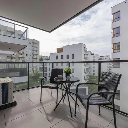 Elegant Ludwiki With Parking & Air Conditioning By Renters Apartman *